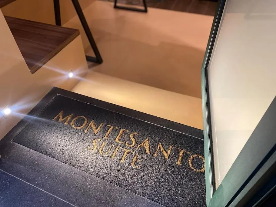 Montesantogroup Suite House Nel Centro Di Napoli Italië